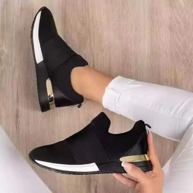 Damen Keil-Sneaker mit elastischem Schlupfdesign und metallischer Fersenkappe Echo Archiv
