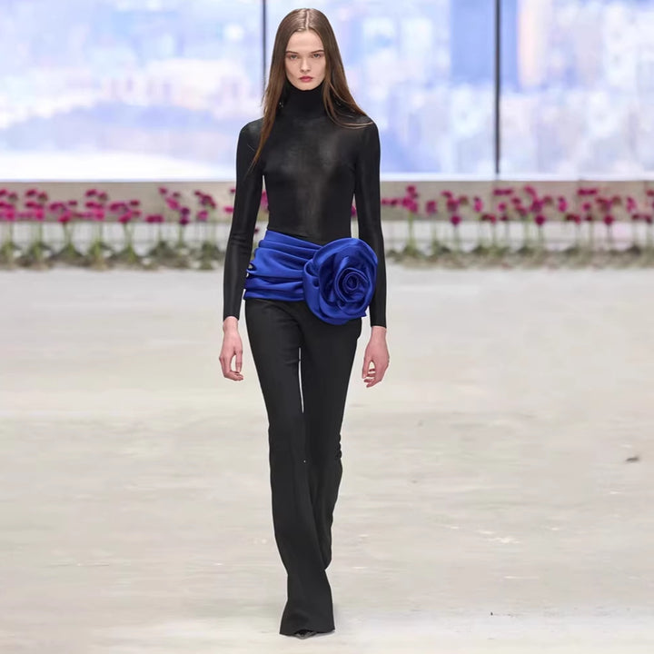 Damen eleganter Ganzkörperanzug mit Blütenapplikation Echo Archiv