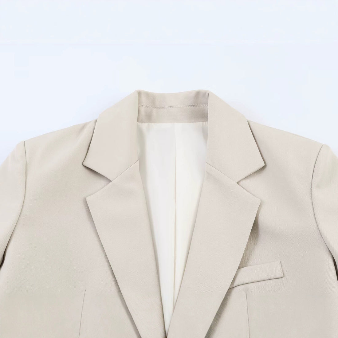 Damen Taillierter Blazer mit softem Revers und Leistentaschen Echoarchiv