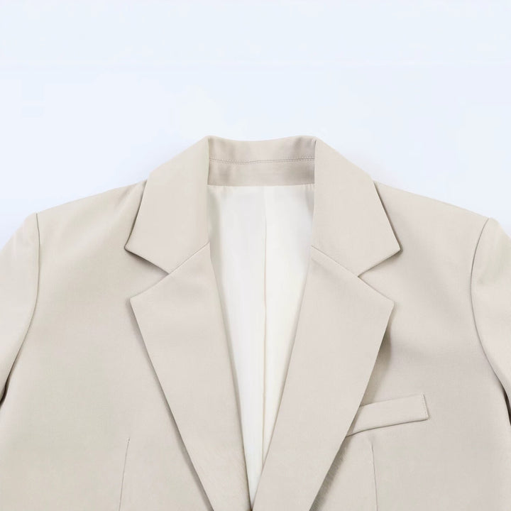 Damen Taillierter Blazer mit softem Revers und Leistentaschen Echoarchiv