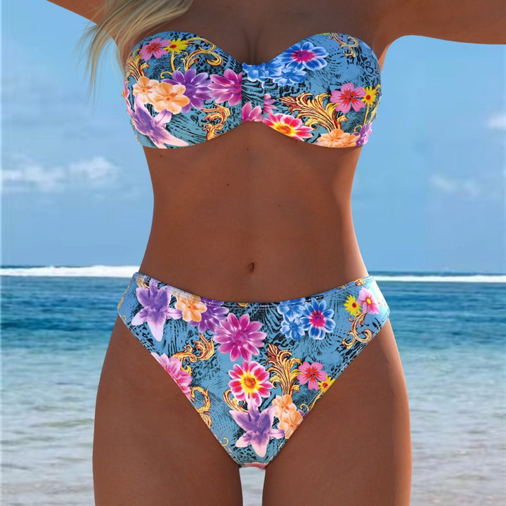 Damen Bikini-Set mit einem eleganten Bustier-Oberteil und hohem Beinausschnitt Echo Archiv