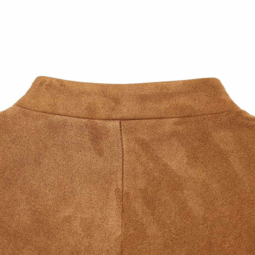Damen Kurzjacke aus Veloursoptik im Military‑Stil mit Stehkragen und asymmetrischem Saum Echoarchiv