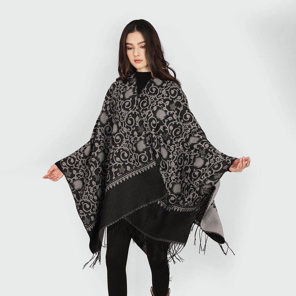 Damen Jacquard-Ruana mit ornamentalem Bordürenmuster und Fransensaum – Avérine