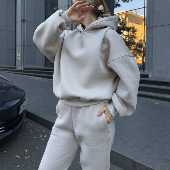 Damen Oversized-Fleece-Sweatset mit Kapuze und konisch zulaufender Jogginghose – Avérine
