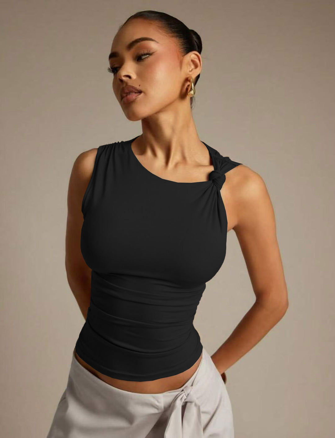 Damen Elegantes Tanktop mit asymmetrischem Design und raffinierten Knotelementen Echo Archiv