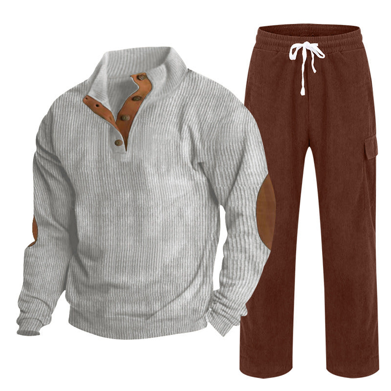 Herren nan Strick-Freizeitset mit Knopfleiste und Ellenbogenaufnähern sowie Cord-Cargohose Echo Archiv
