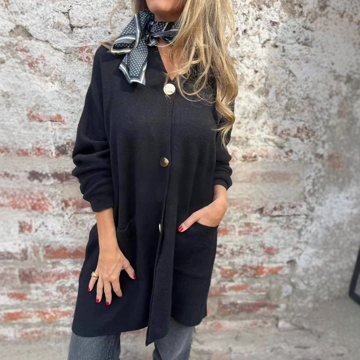 Damen Oversize Strickmantel-Cardigan mit aufgesetzten Taschen und Zierknöpfen – Veloura
