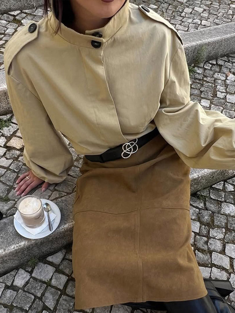 Damen Kurzbluse-Trench mit Stehkragen, Schulterpatten und Ballonärmeln Echoarchiv