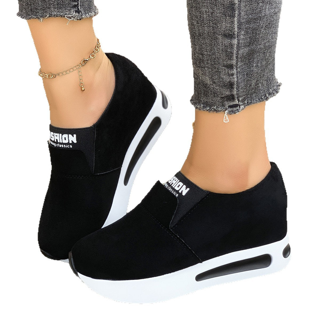 Damen Slip-On Wedge-Sneaker mit verstecktem Keil, Microvelours-Obermaterial und seitlicher Luftkammer Echo Archiv