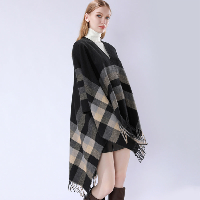 Damen Wollmix-Capeponcho im Oversize-Kimono mit Karomuster und Fransensaum – Montévia