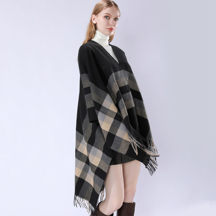 Damen Wollmix-Capeponcho im Oversize-Kimono mit Karomuster und Fransensaum – Montévia