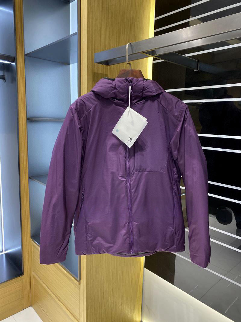 Damen Leichte wattierte Kapuzenjacke mit minimalistischer Outdoor-Isolierung Echoarchiv