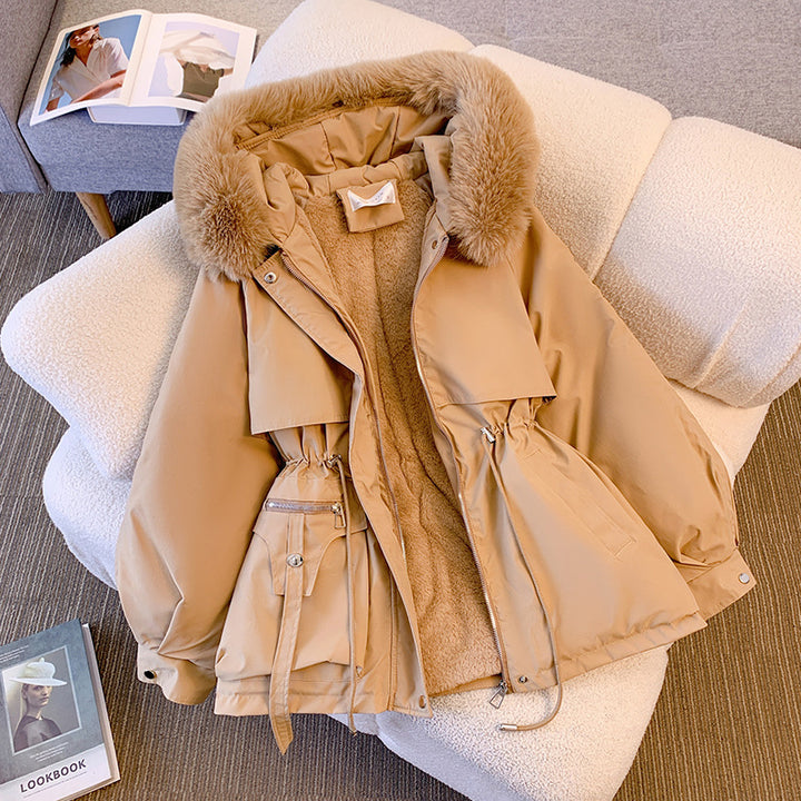 Damen nan kurze Utility-Parka mit Kordelzugtaillierung, abnehmbarem Webpelzkragen und asymmetrischen Taschen Echo Archiv