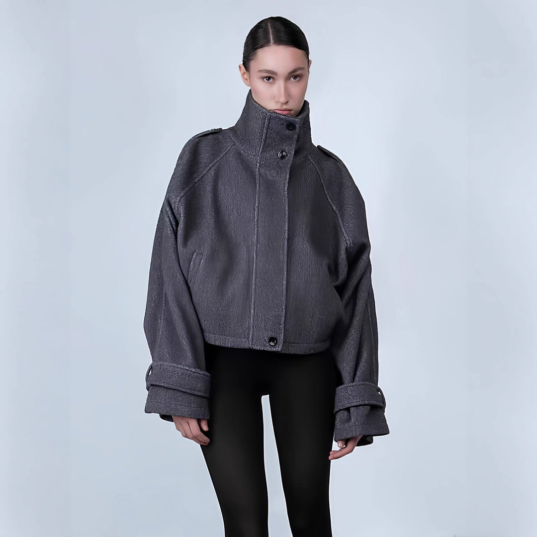Damen Modische oversized Jacke mit hohem Kragen und dekorativen Knopfdetails Echoarchiv