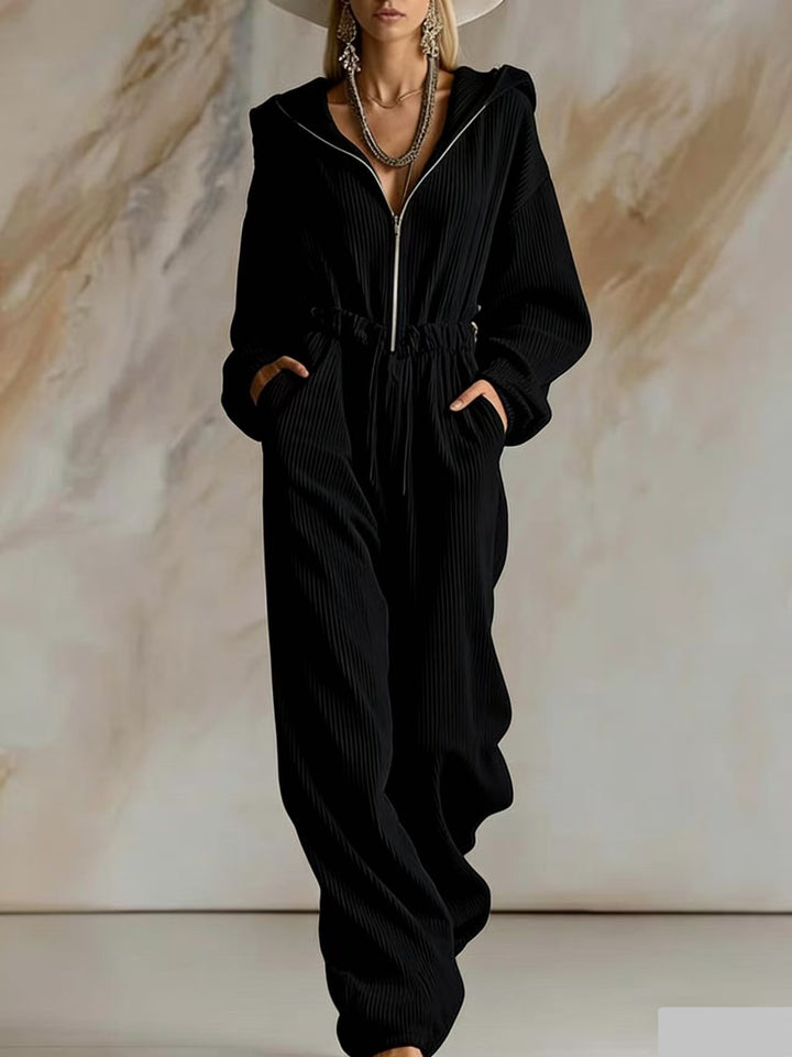 Damen Plissierter Kapuzen-Jumpsuit mit Reißverschluss und elastischer Taille – Solévia