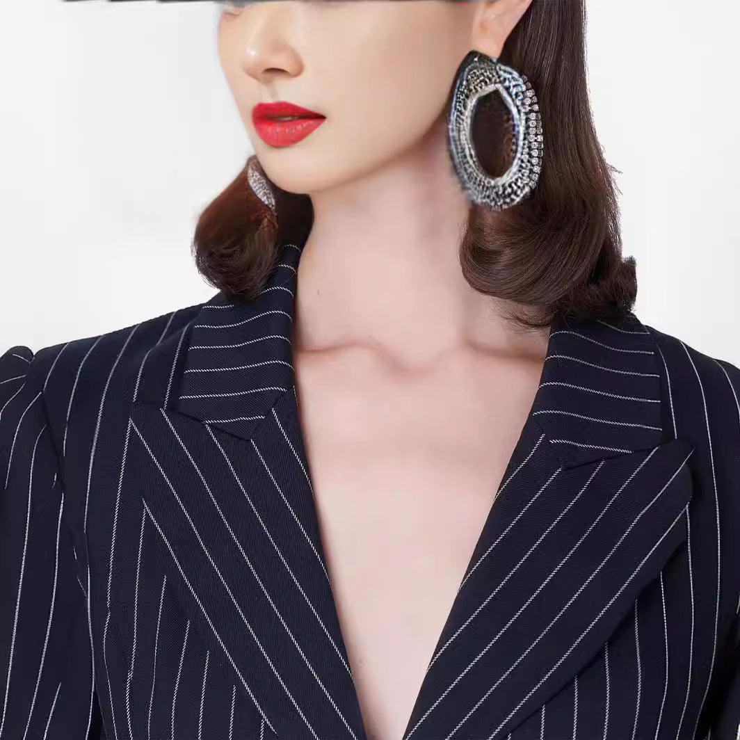 Damen Tailliertes Nadelstreifen-Blazerkleid im modernen Tailoring Echoarchiv