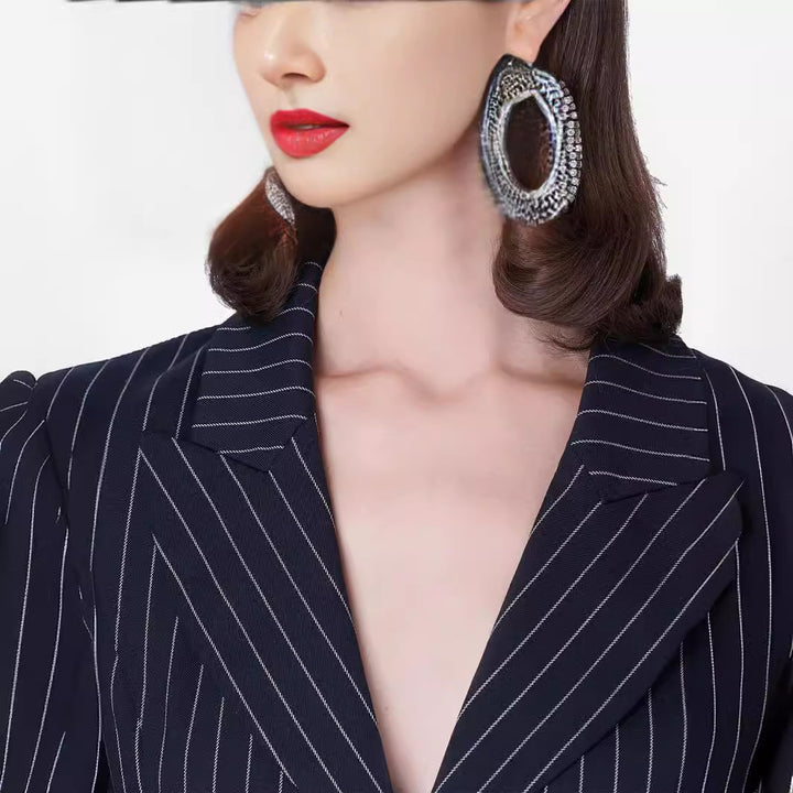 Damen Tailliertes Nadelstreifen-Blazerkleid im modernen Tailoring Echoarchiv