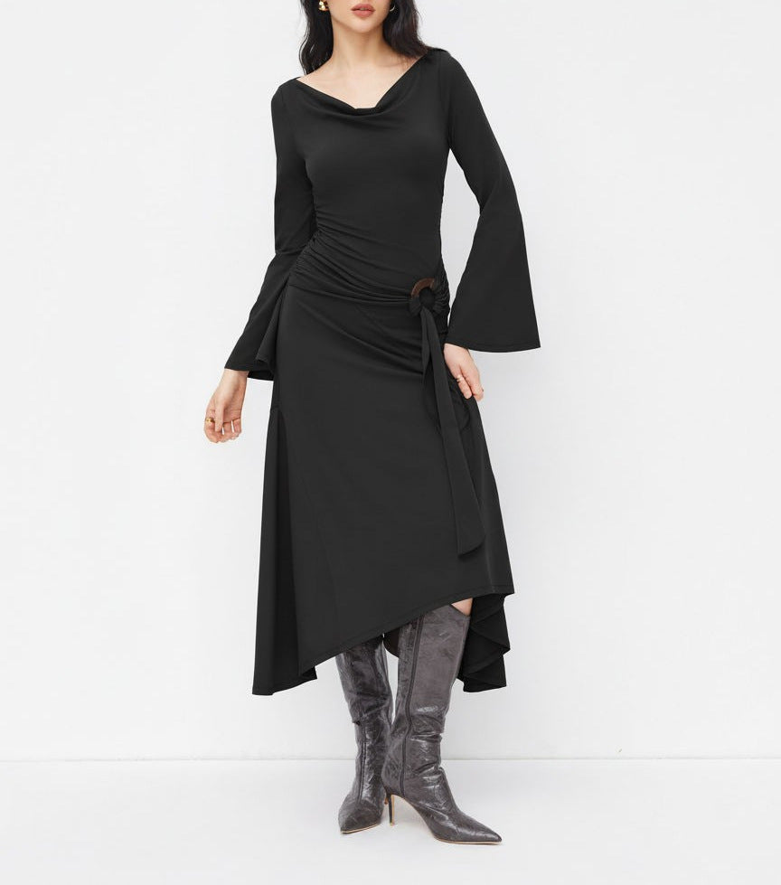 Damen Asymmetrisches Midikleid mit Wasserfallkragen, Glockenärmeln und seitlichem Ringdetail – Élara