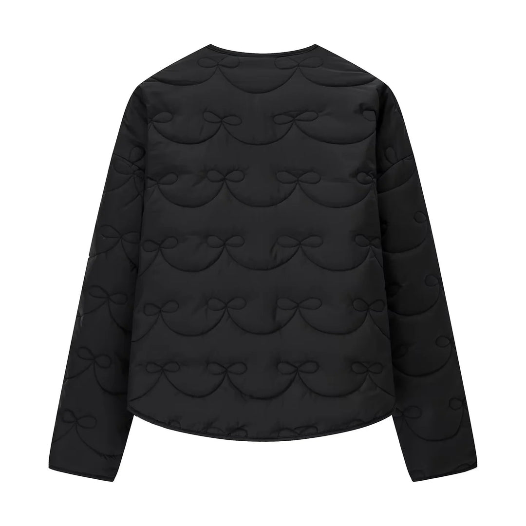 Damen leichte Steppjacke im Rundhalsdesign mit Schleifensteppung und verdeckter Druckknopfleiste – Célinea