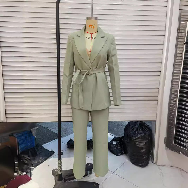 Damen nan tailliertes Blazer- und Highwaist-Hose Zweiteiler mit Bindegürtel Echo Archiv
