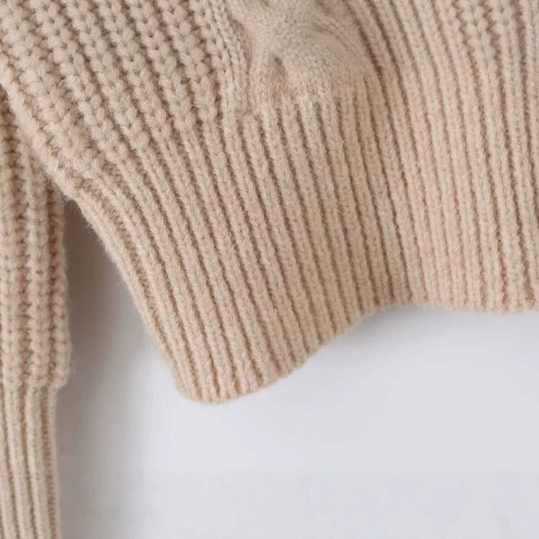 Damen Grobstrickpullover mit Zopfmuster und halbem Reißverschlusskragen Echo Archiv
