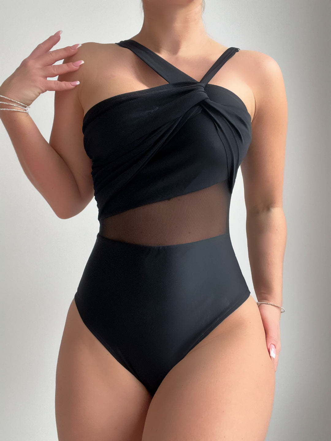 Damen Eleganter Einteiler Badeanzug mit Modernem Stoffmix Echo Archiv