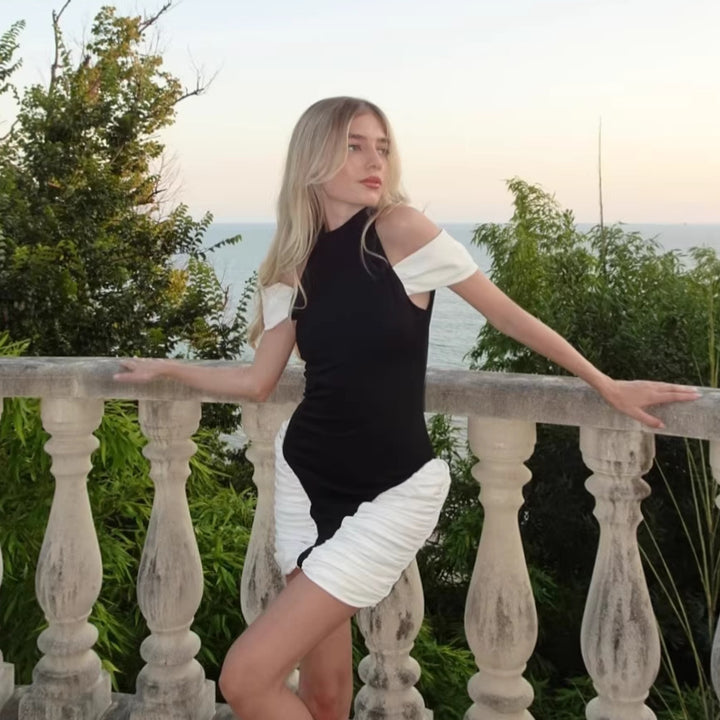 Damen elegantes Minikleid mit asymmetrischem Design und stilvollen Rüschendetails Echo Archiv