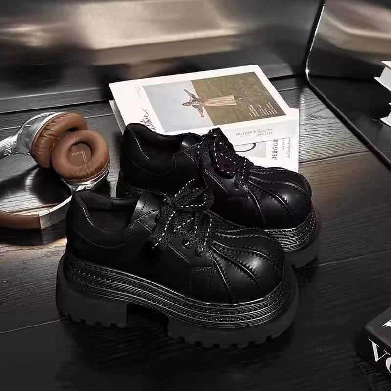 Damen Chunky Sneaker mit robustem Profil und stylischer Nahtdetails Echo Archiv