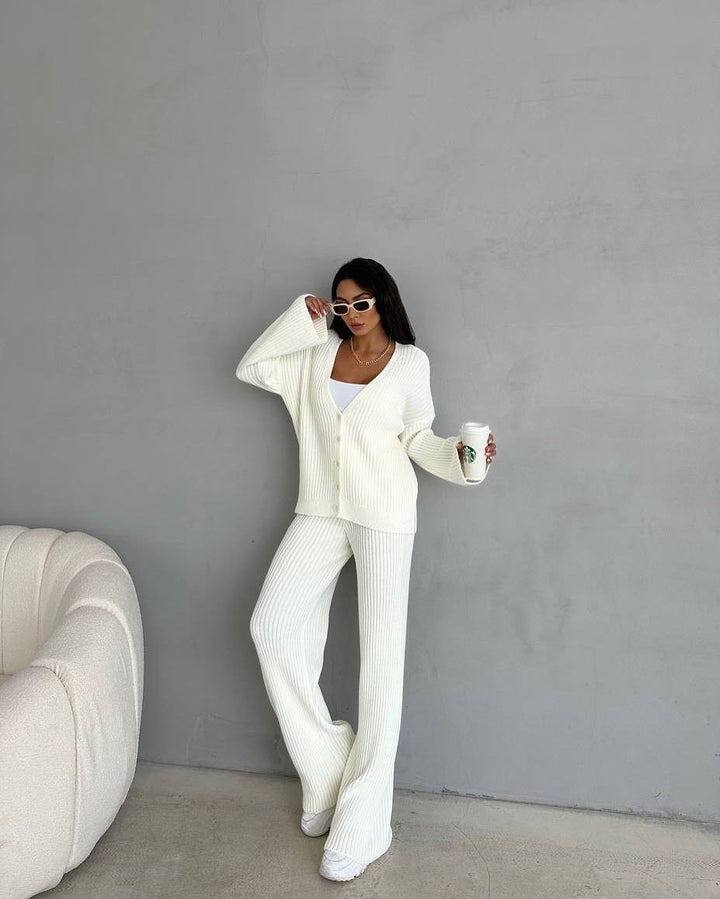 Damen Rippstrick-Cardigan mit überlangen Ärmeln und passender High-Waist-Loungehose – Élanora