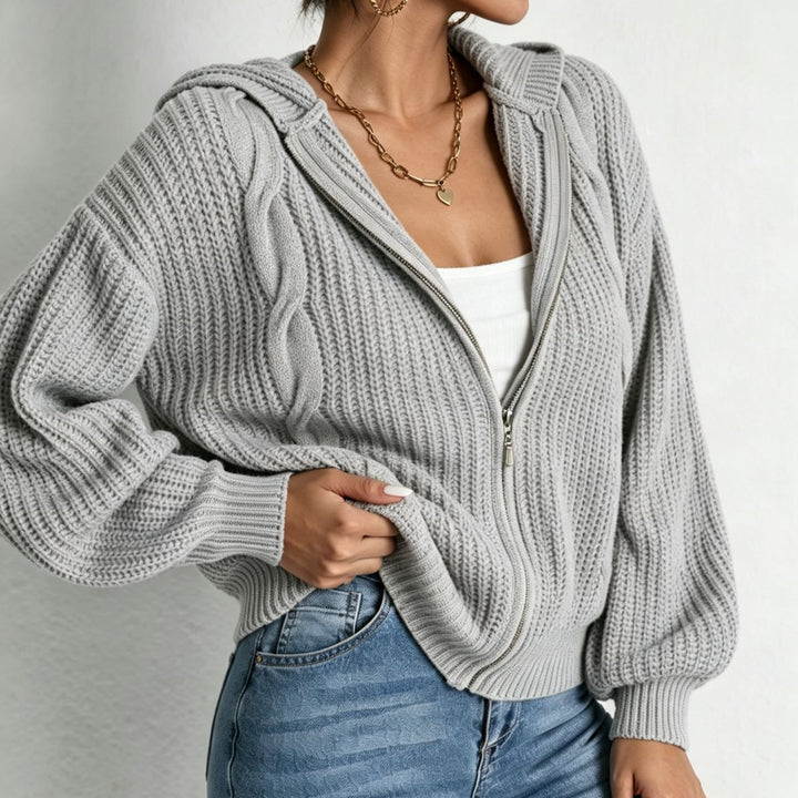 Damen Kapuzen-Cardigan im Grobstrick mit Zopfmuster und Reißverschluss – Veloura