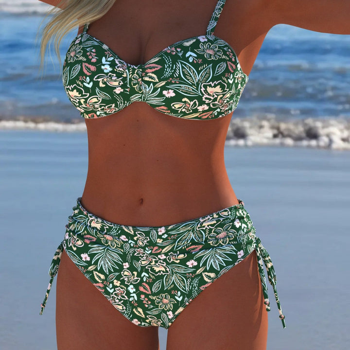Damen Bikini-Set mit stilvollem Karomuster und goldfarbenen Akzenten Echoarchiv