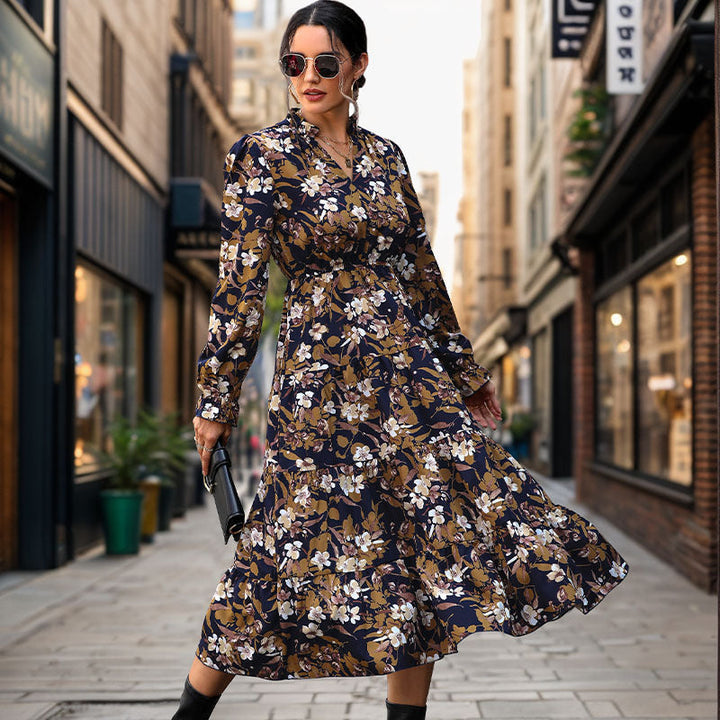 Damen Fließendes Blumen‑Midikleid mit V‑Ausschnitt, Smok‑Taillenband und Stufenrock Echoarchiv