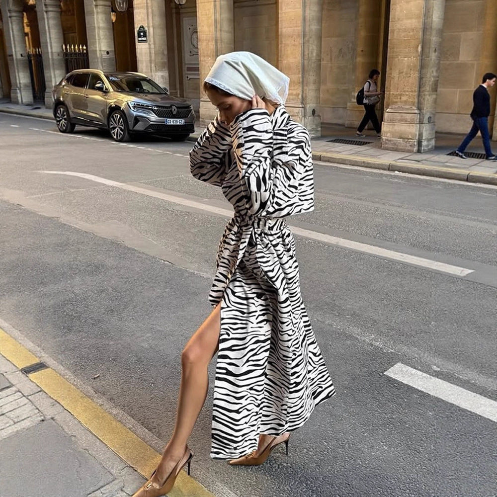 Damen Maxilanger Trenchcoat im Animal-Print mit voluminösem Schalkragen, bindegürtel und kastiger Silhouette Echoarchiv