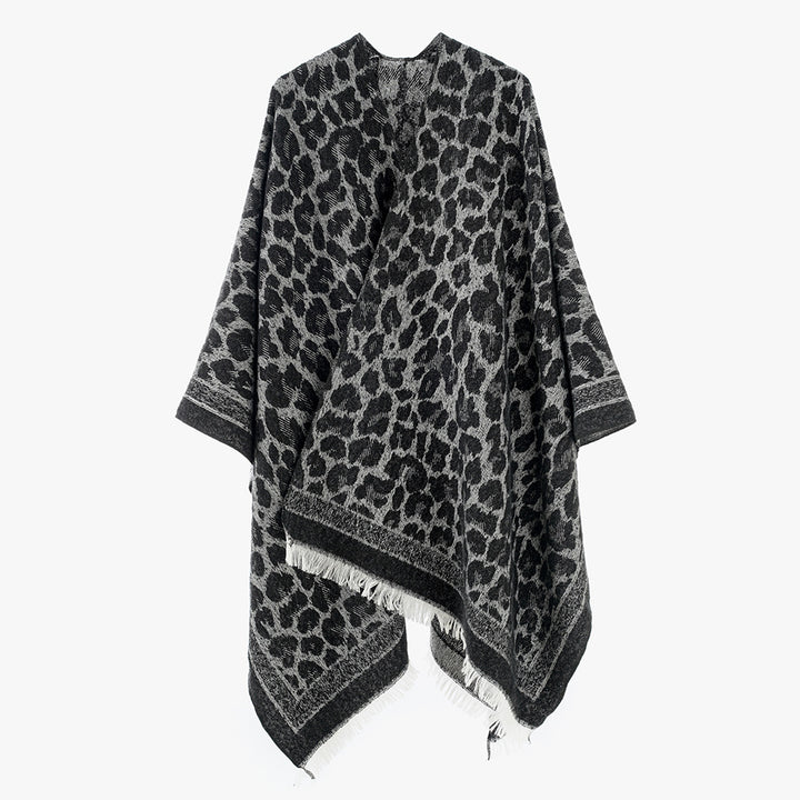 Damen Weichfallender Jacquard-Überwurf im Kimono-Schnitt mit tonalem Leo‑Muster und Fransensaum – Célinea