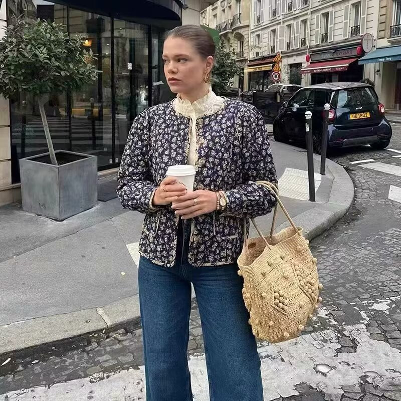 Damen Steppjacke mit floralem Allover‑Muster, rundem Ausschnitt und aufgesetzten Taschen Echo Archiv