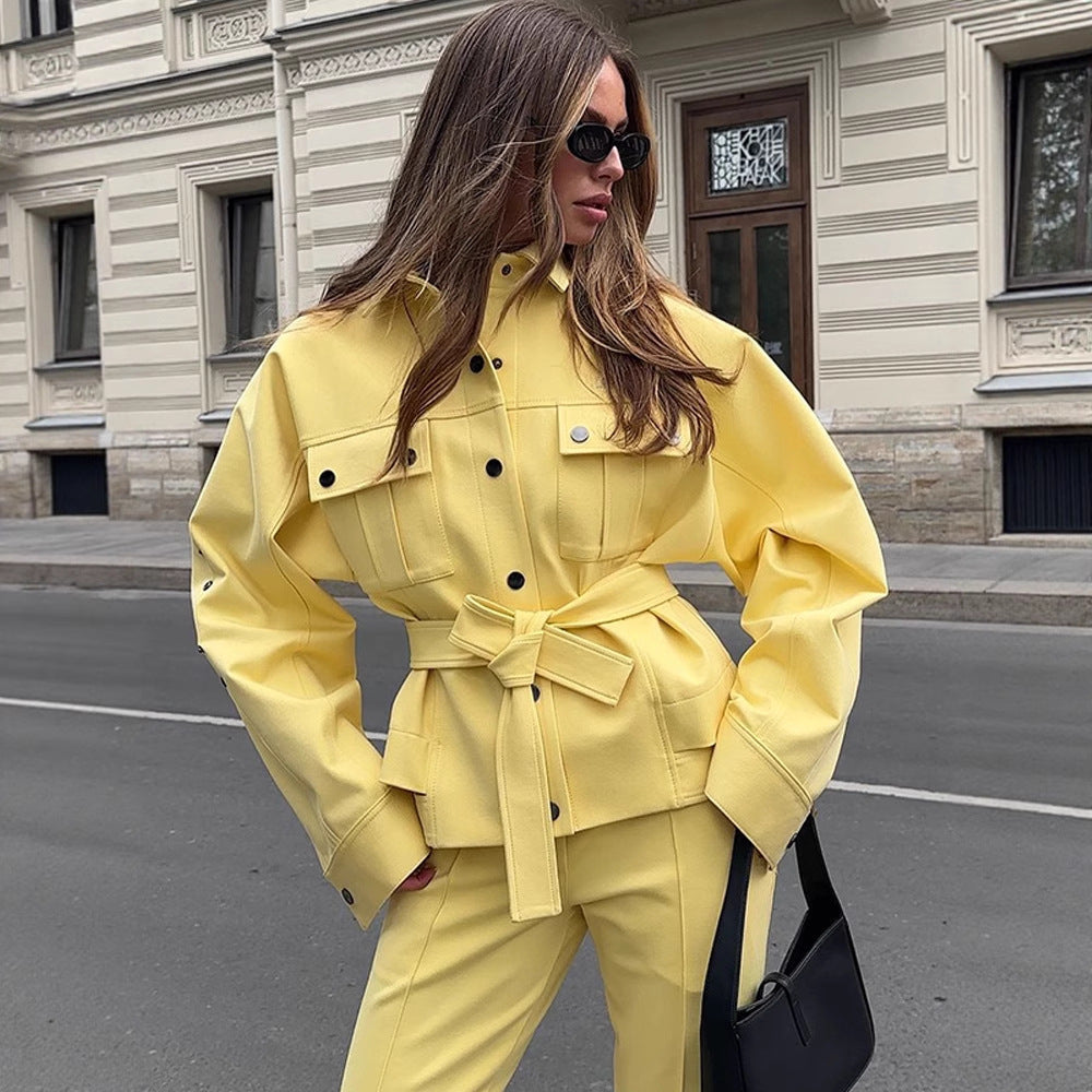Damen Utility-Blazer mit Bindegürtel und hochtaillierter Bundhose Echoarchiv