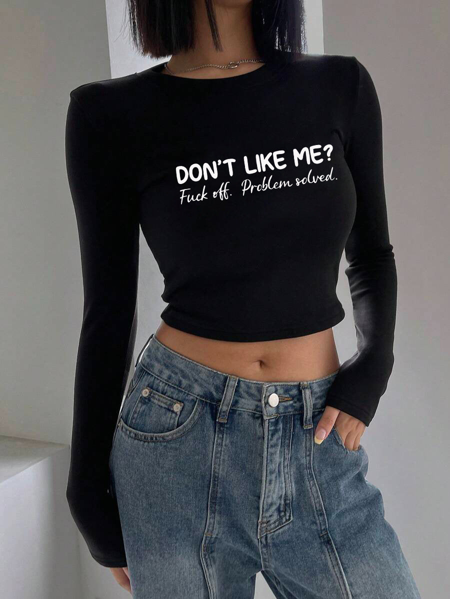 Damen figurbetontes langärmeliges Cropped-Shirt mit fotorealistischer Lippen-Collage und schmaler Passform – Avérine