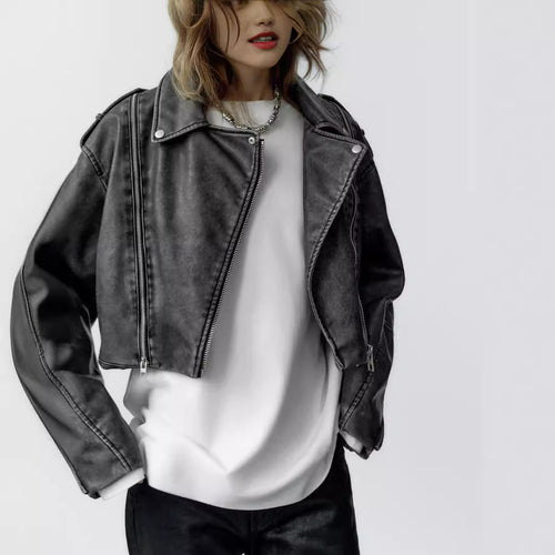 Damen Kurz geschnittene Bikerjacke aus Kunstleder mit asymmetrischer Reißverschlussfront und Oversized‑Boxy‑Silhouette Echo Archiv