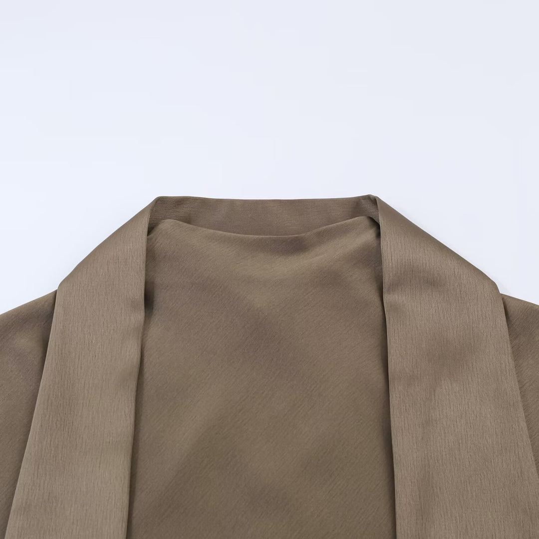 Damen Wickelkleid mit elegantem asymmetrischen Schnitt und zarter Spitzenverzierung Echo Archiv