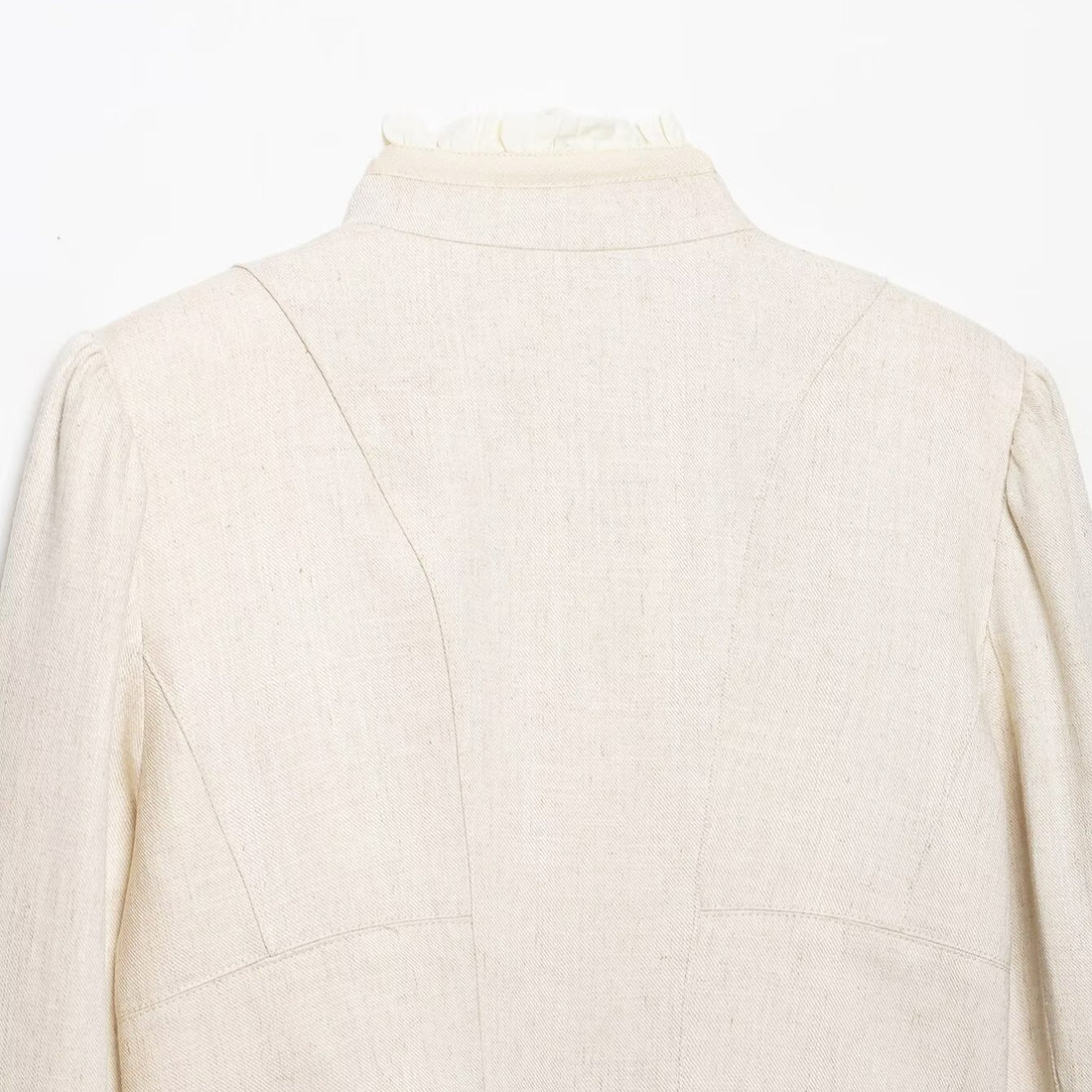 Damen Cropped Jacke mit Stehkragen, Biesenärmeln und Rüschenblende Echoarchiv