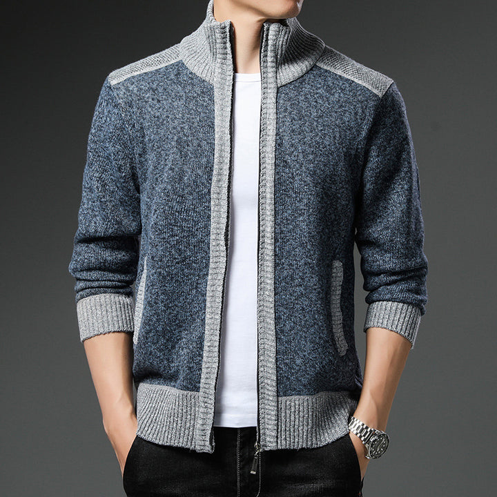 Herren Strickjacke mit hohen Kragen und praktischen Taschen Echoarchiv