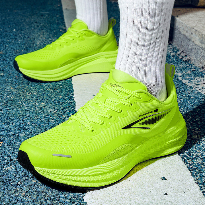 Unisex nan maximal gedämpfter leistungsorientierter Laufschuh mit reaktionsfreudiger Zwischensohle und atmungsaktivem Mesh Echo Archiv