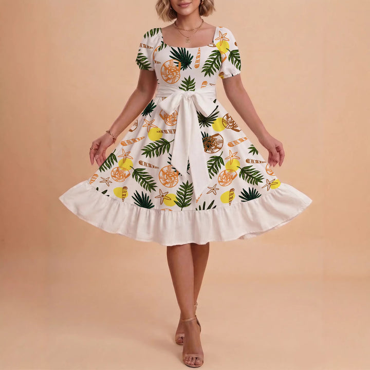 Damen Kleid mit tailliertem Schnitt und verspieltem Blumenmuster Echo Archiv