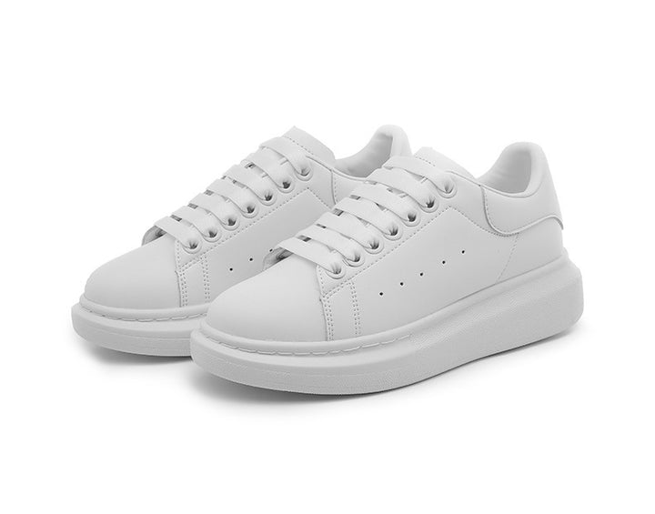 Unisex minimalistische Plateausneaker aus glattem Kunstleder mit gepolstertem Fersenkragen und dämpfender Leichtsohle – Norré