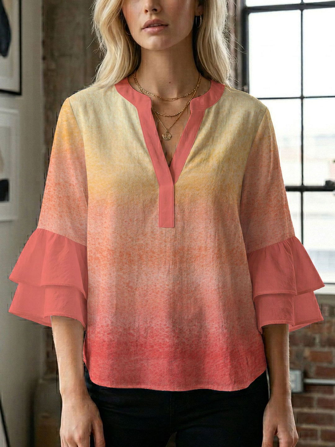 Damen Blusenshirt mit voluminösen Ärmeln und kreativem Druckdesign Echo Archiv