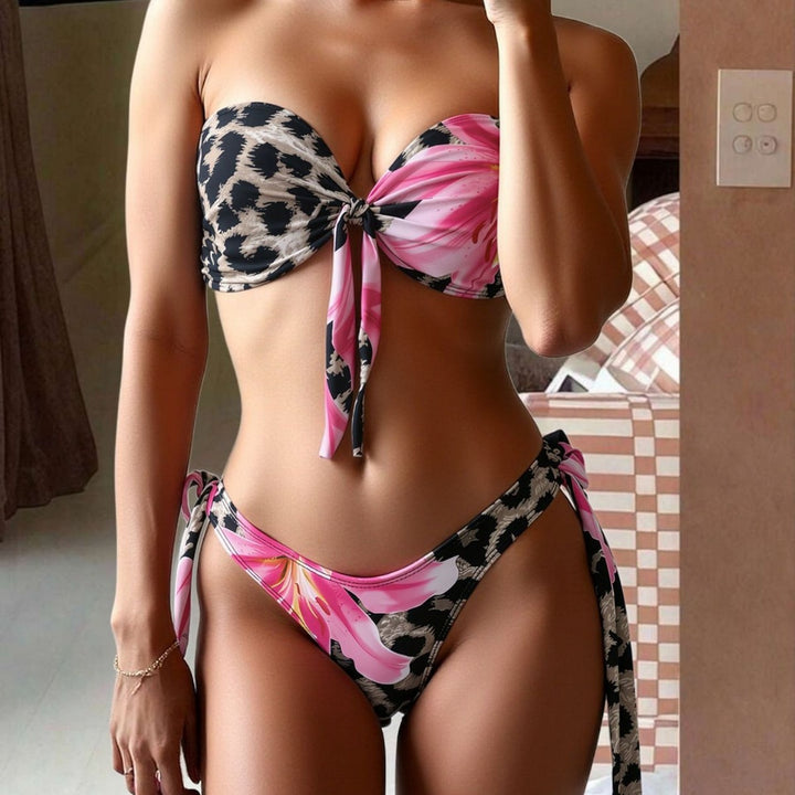 Damen Bandeau-Bikini mit floralem Akzent Echo Archiv