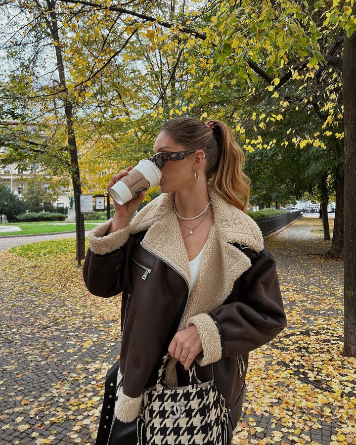 Damen Gefütterte Fliegerjacke im Aviator‑Stil mit Teddyfutter und Reißverschluss Echo Archiv