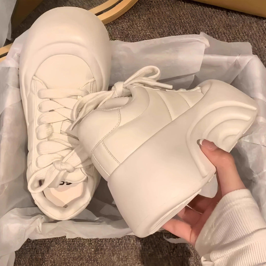 Damen Sneaker mit innovativer dämpfender Sohle und stylishen Details Echo Archiv