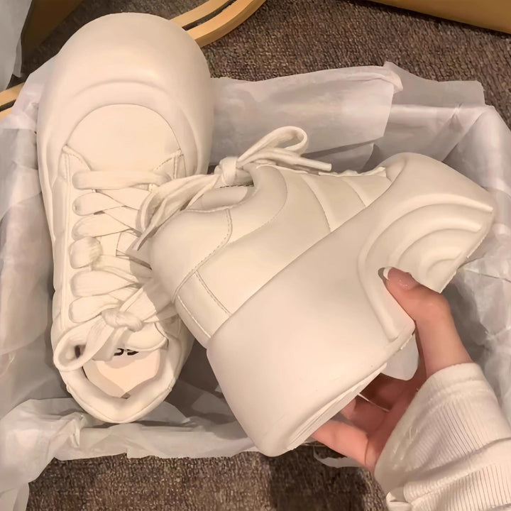 Damen Sneaker mit innovativer dämpfender Sohle und stylishen Details Echo Archiv