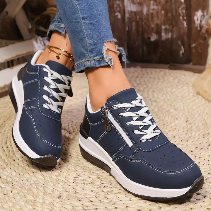Damen sportive Plateau-Wedgesneaker mit seitlichem Zipper, perforiertem Nubuklook und dämpfender EVA-Sohle Echo Archiv